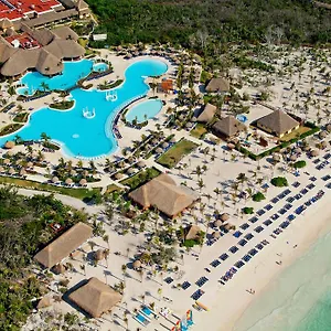 Grand Palladium White & ***** Akumal